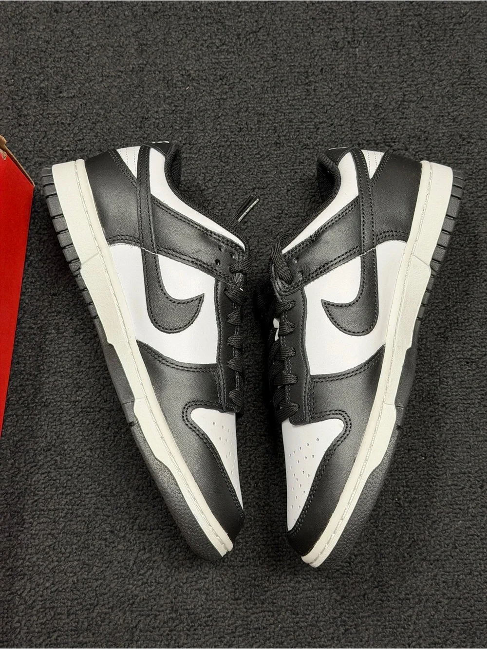 DS Nike Panda Dunk Men’s 8 Women’s 9.5